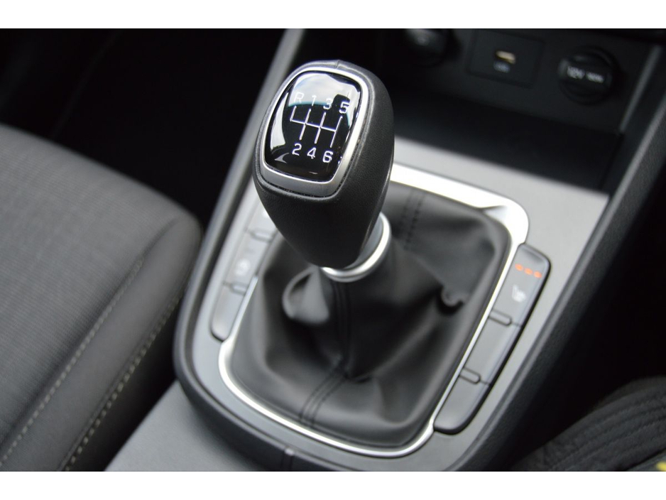 2022 Hyundai Kona - image 13