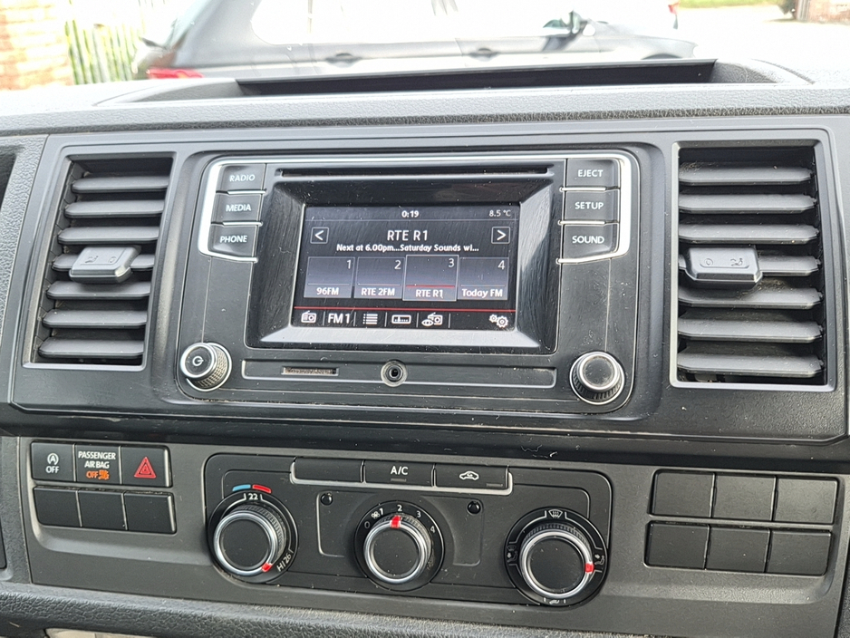 2017 Volkswagen Transporter - image 19