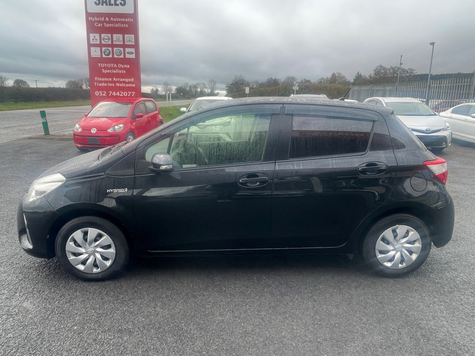 2017 Toyota Yaris - image 4