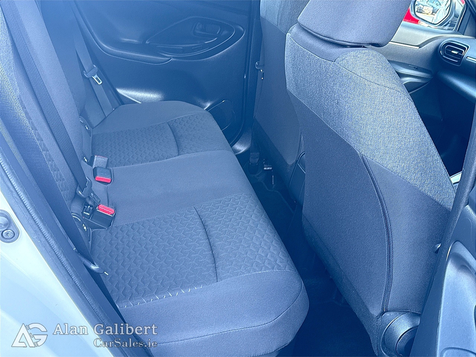 2023 Toyota Yaris Cross - image 10