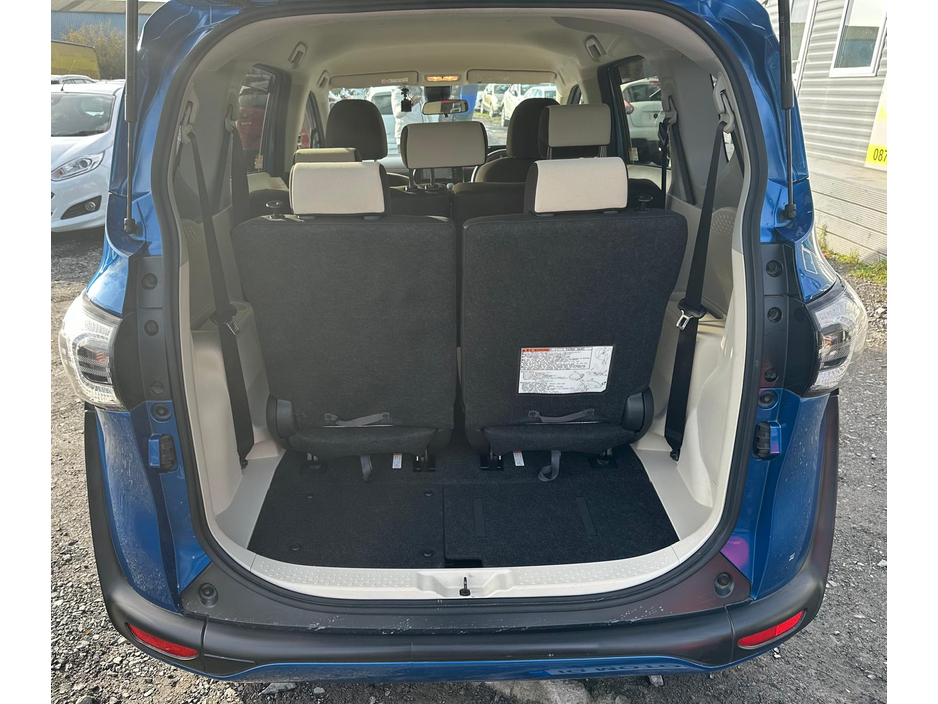 2016 Toyota Sienta 1.5 Petrol Hybrid Petrol 7 Seater Fresh Import €12,995