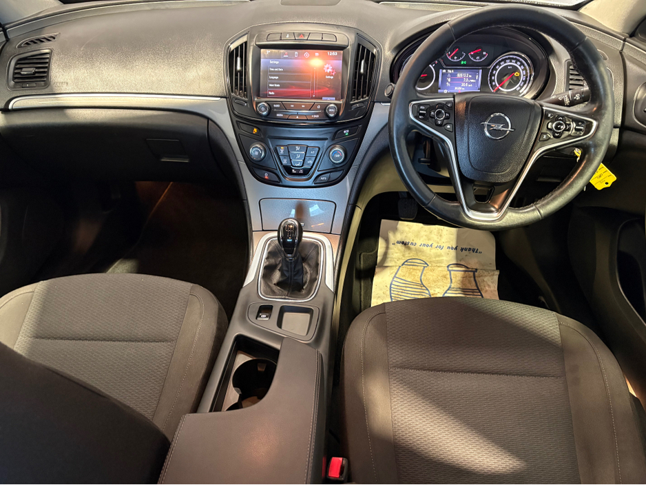 2016 Opel Insignia - image 9