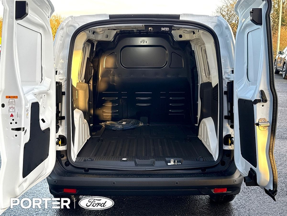 2026 Ford Courier FULL EV 43KWH 136ps *price ex vat* €31,419