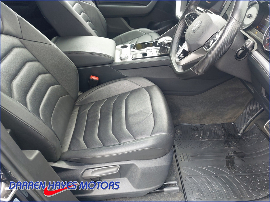 2021 Volkswagen Touareg - image 11