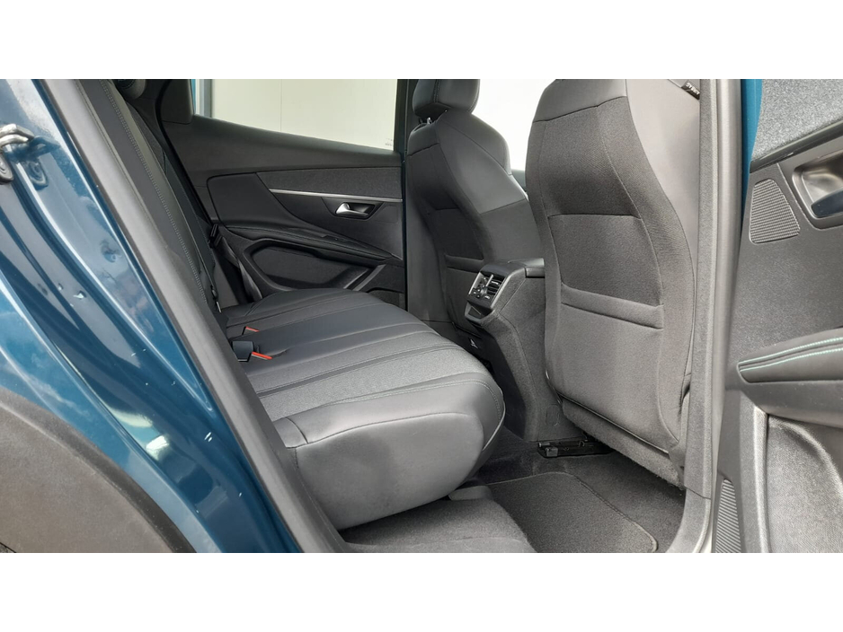 2023 Peugeot 3008 - image 17