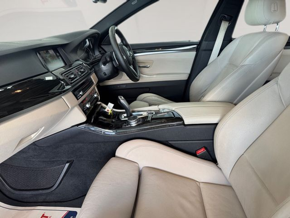 2016 BMW 5 Series - image 17