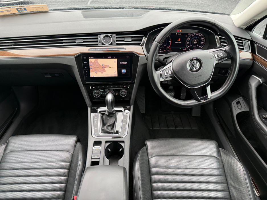 2020 Volkswagen Passat - image 14