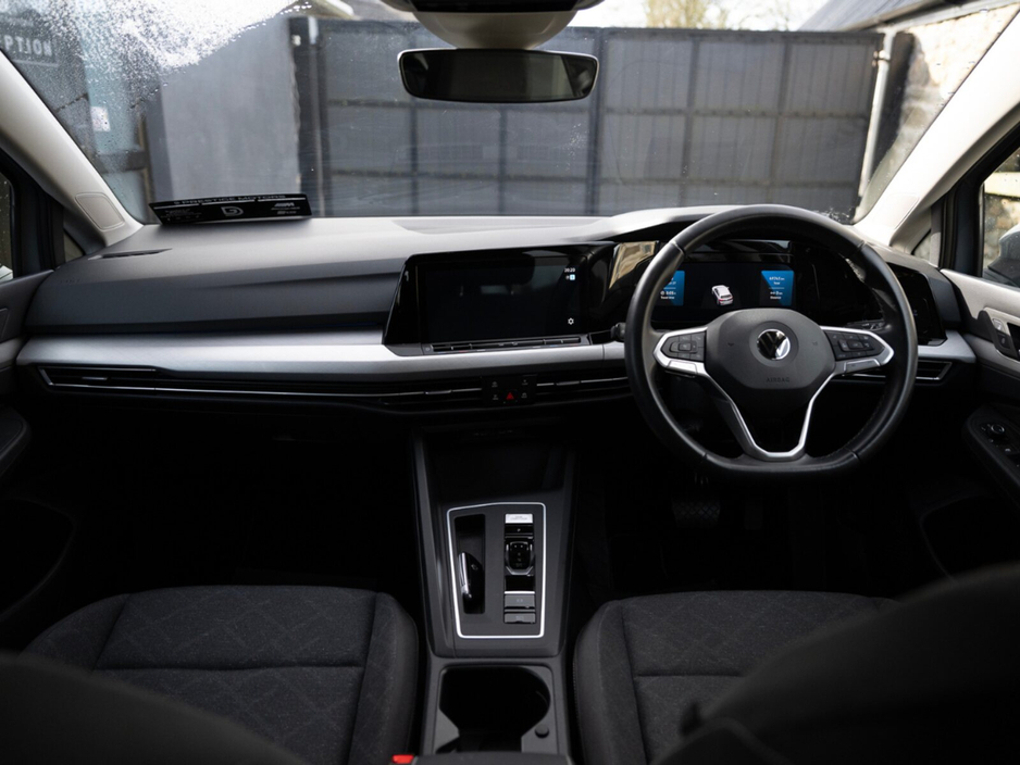 2022 Volkswagen Golf - image 23