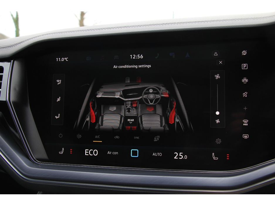 2025 Volkswagen Touareg - image 20