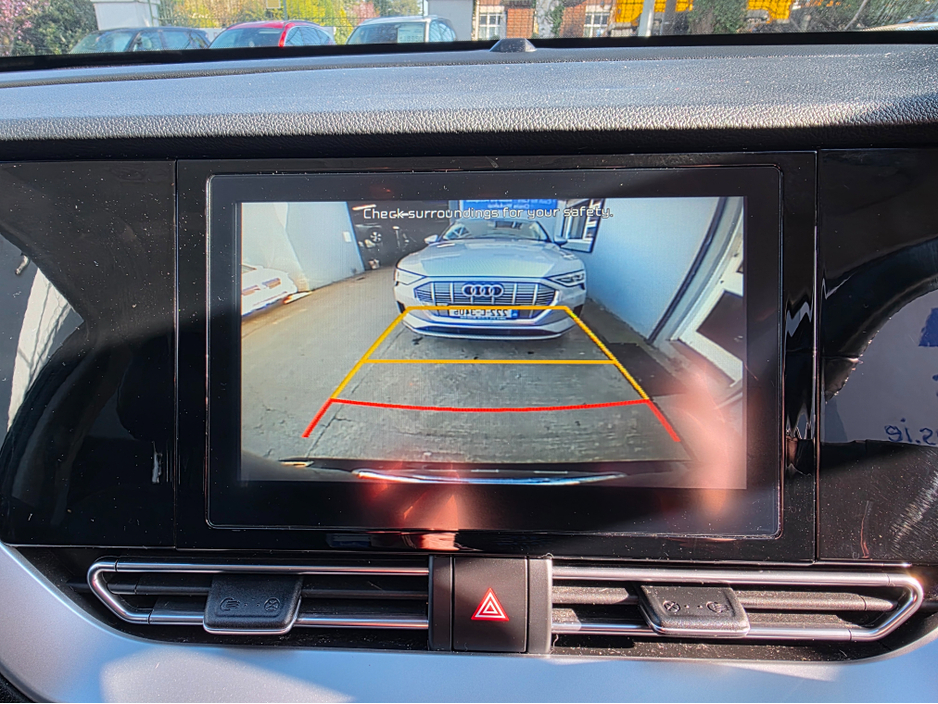 2020 Kia Niro - image 21