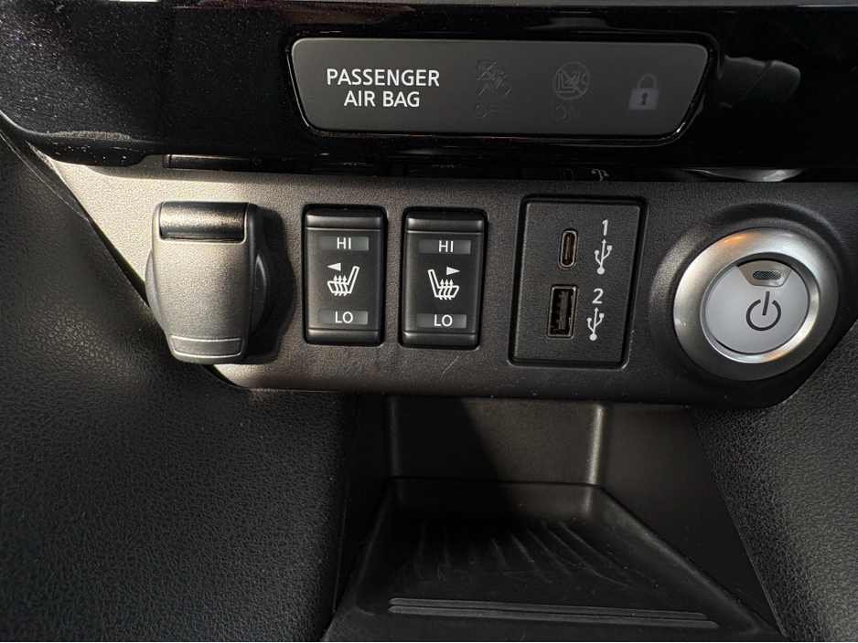 2022 Nissan Leaf - image 12