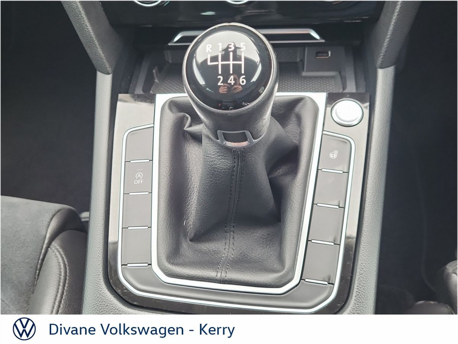 2018 Volkswagen Passat - image 16