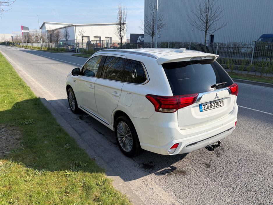 2020 Mitsubishi Outlander - image 6