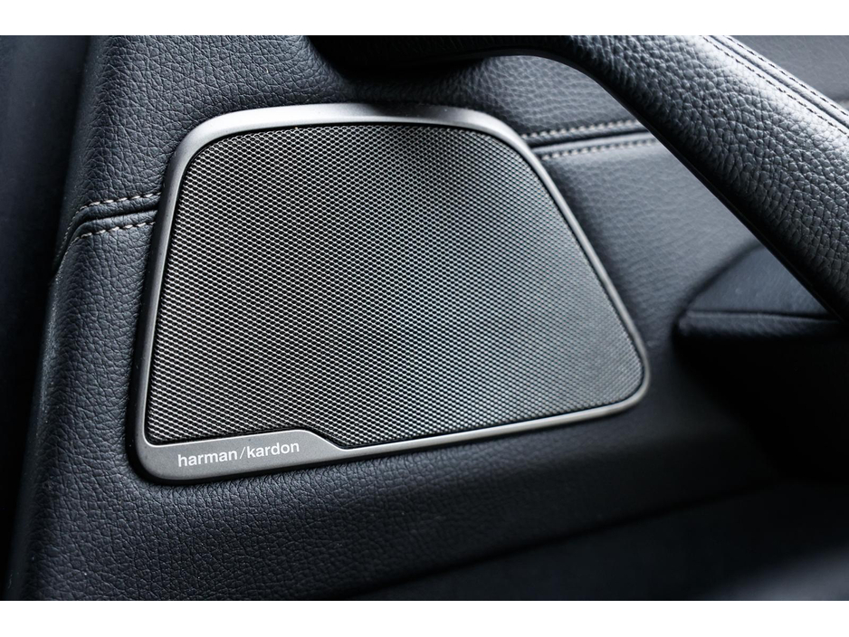 2017 BMW 5 Series - image 12