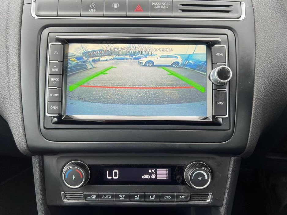 2015 Volkswagen Polo - image 7