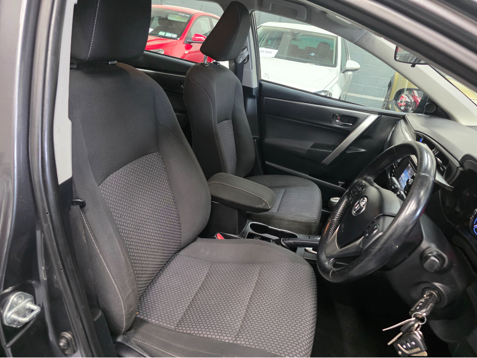 2015 Toyota Corolla - image 12