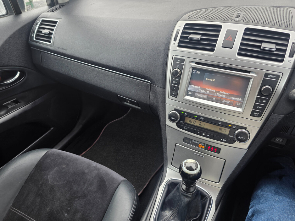 2015 Toyota Avensis - image 10