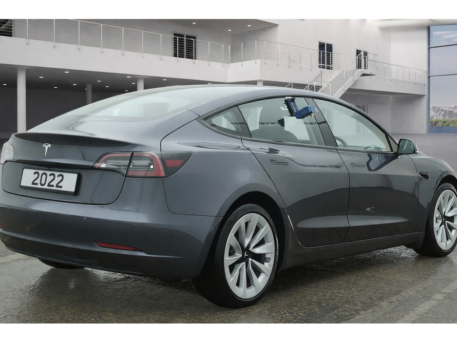 2022 Tesla Model 3 - image 2