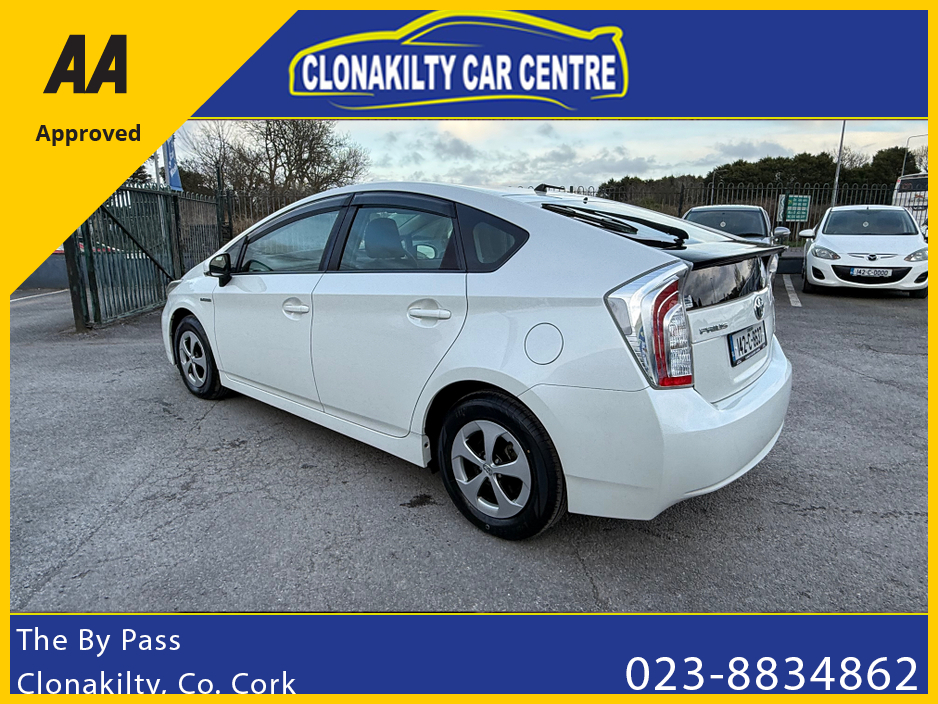 2014 Toyota Prius - image 8