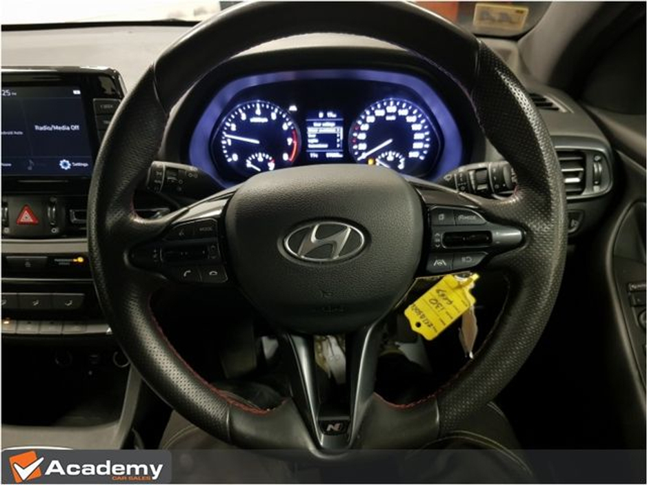 2022 Hyundai i30 - image 16