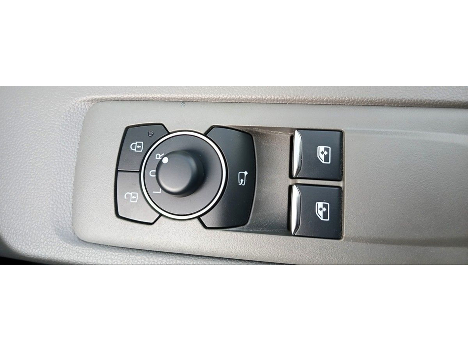 2025 Volkswagen Transporter - image 10