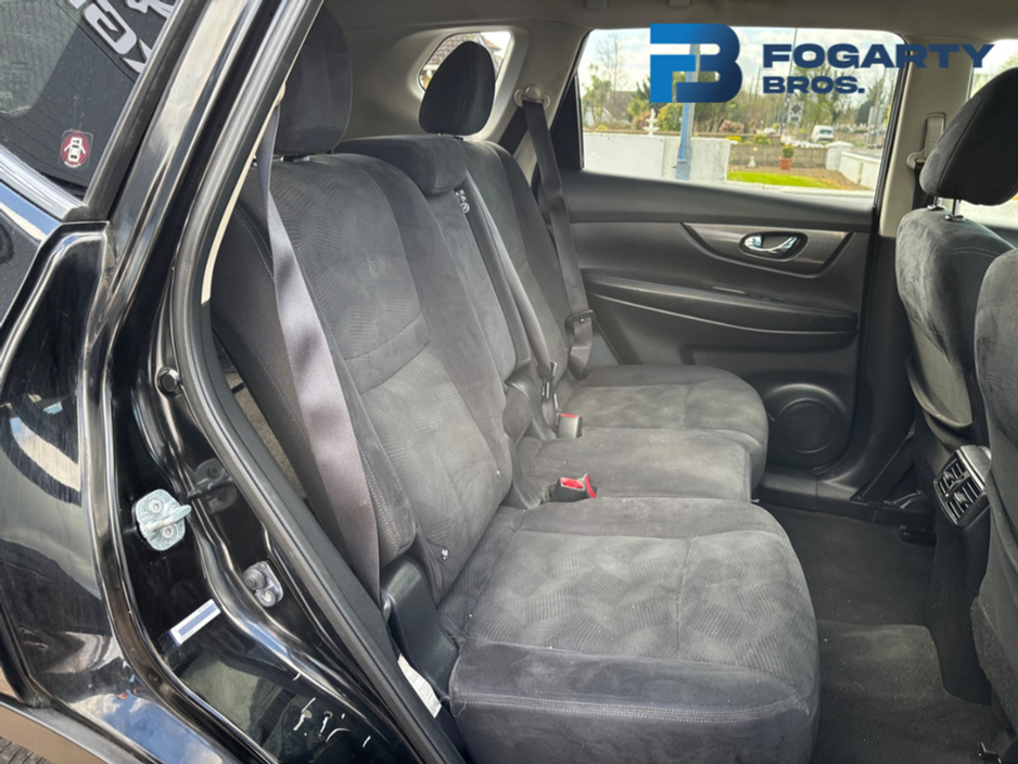 2017 Nissan X-Trail - image 8