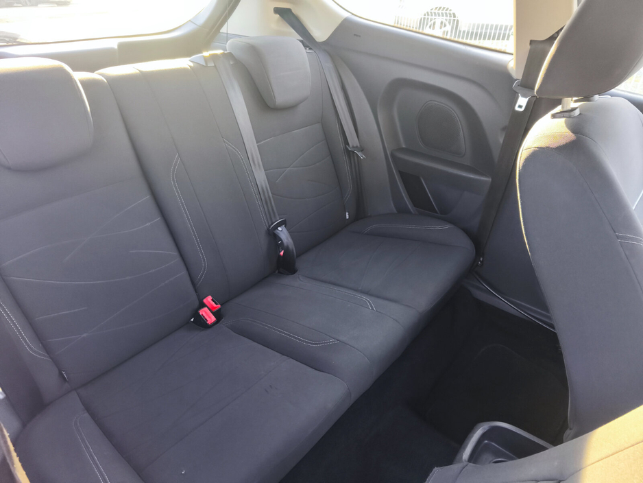 2014 Ford Fiesta - image 10