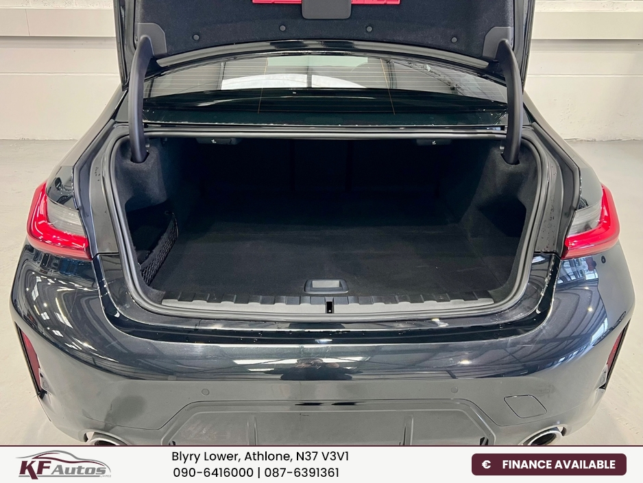 2023 BMW 3 Series - image 10