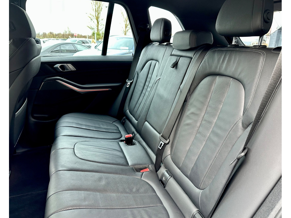 2022 BMW X5 - image 12
