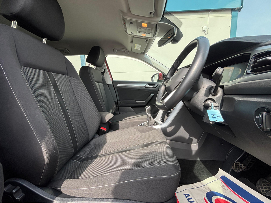 2023 Volkswagen T-Roc - image 4