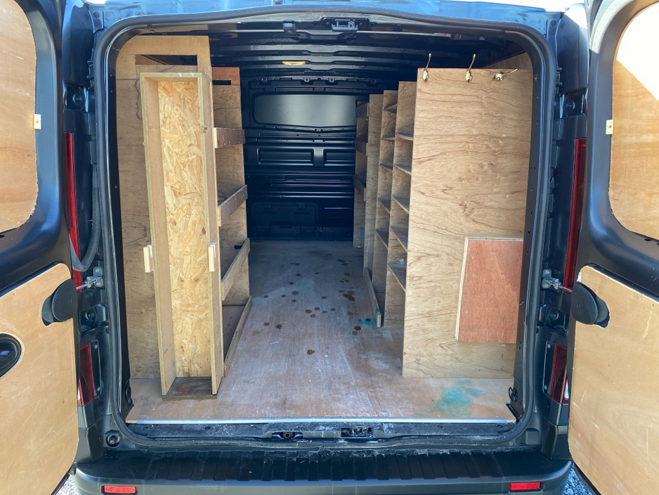 2023 Renault Trafic - image 19