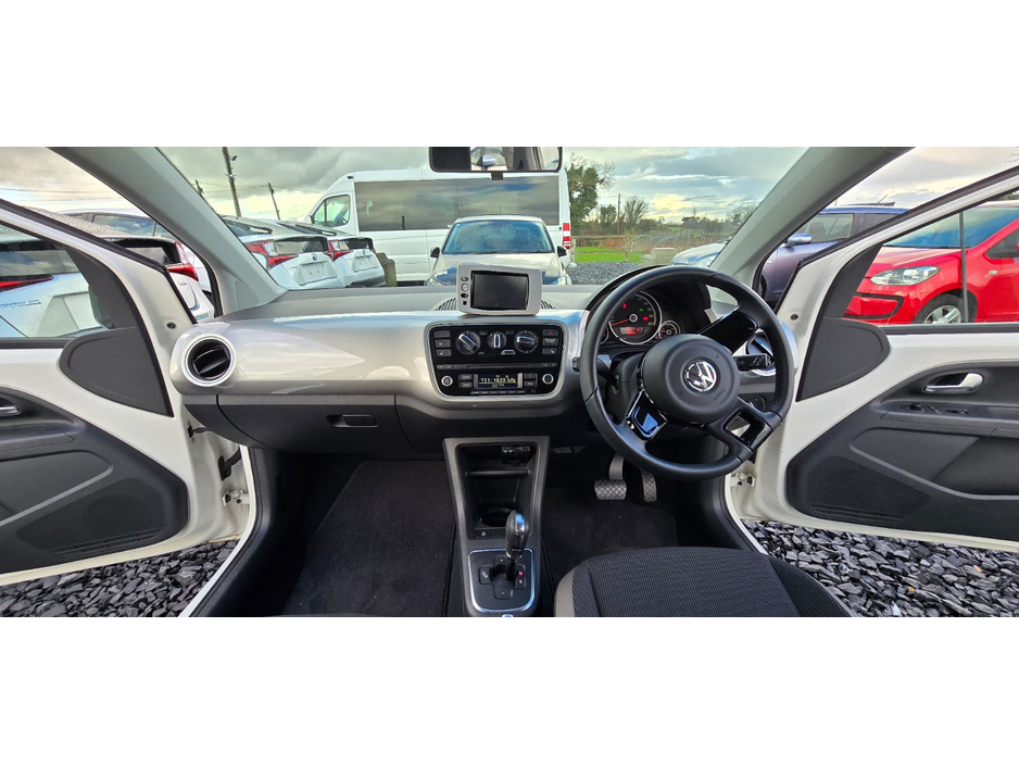 2014 Volkswagen up! - image 17