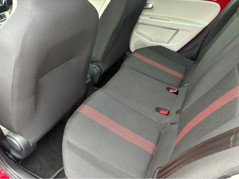 2018 Volkswagen up! - image 11