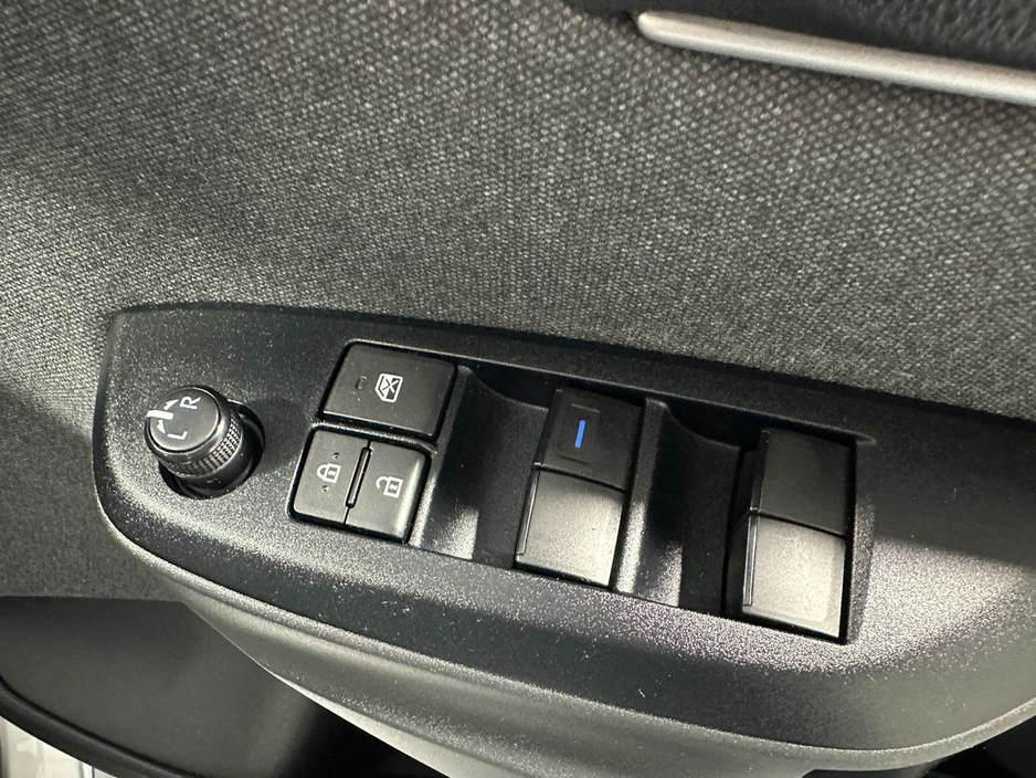 2021 Toyota Yaris - image 20