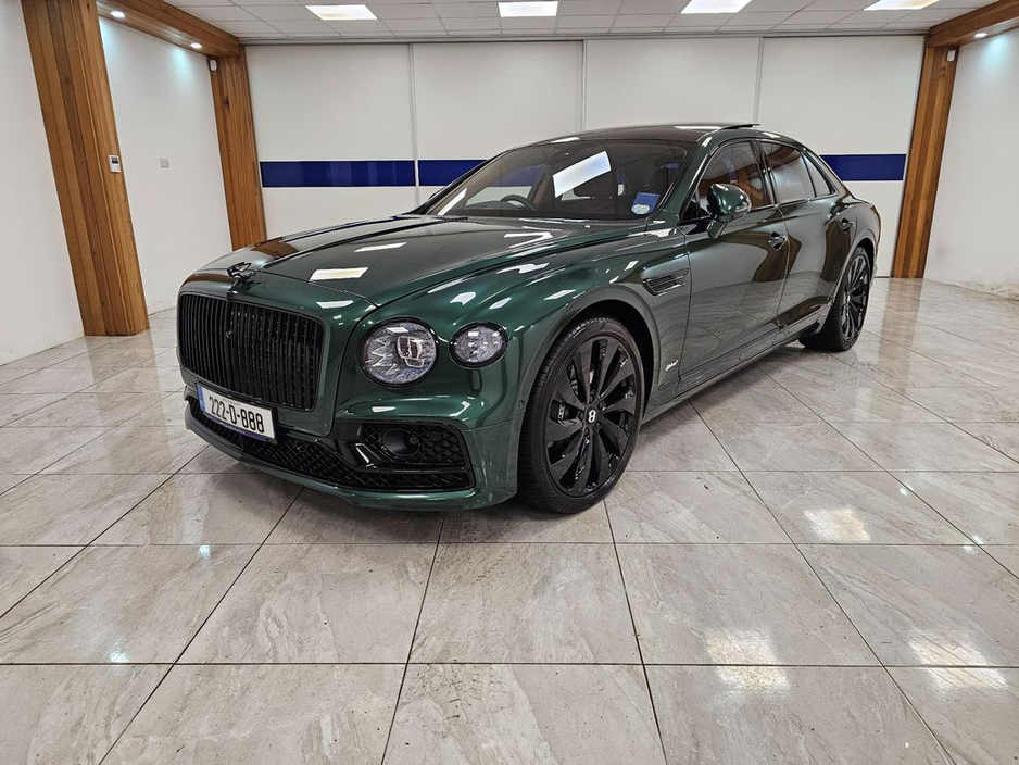 2022 Bentley Flying Spur V6 Hybrid Auto // Racing Green €164,950