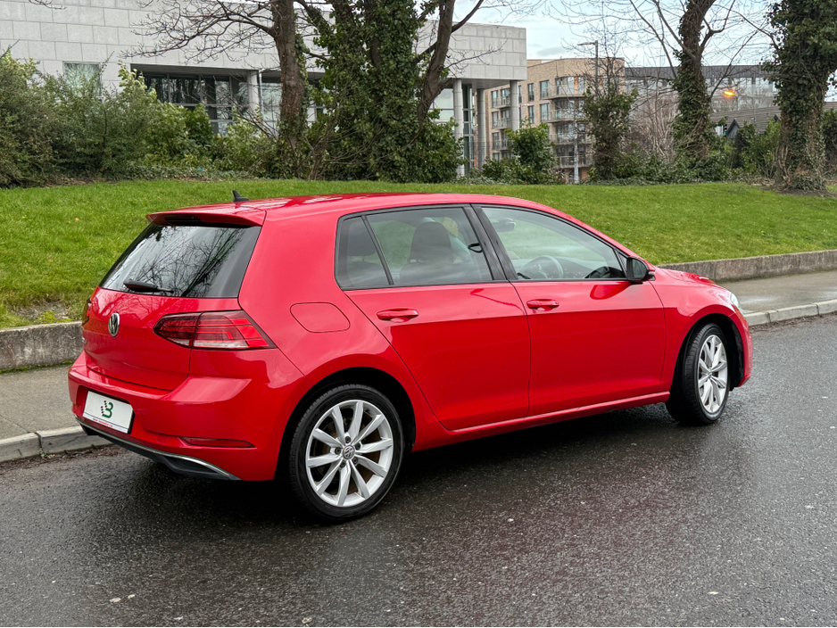2019 Volkswagen Golf - image 4