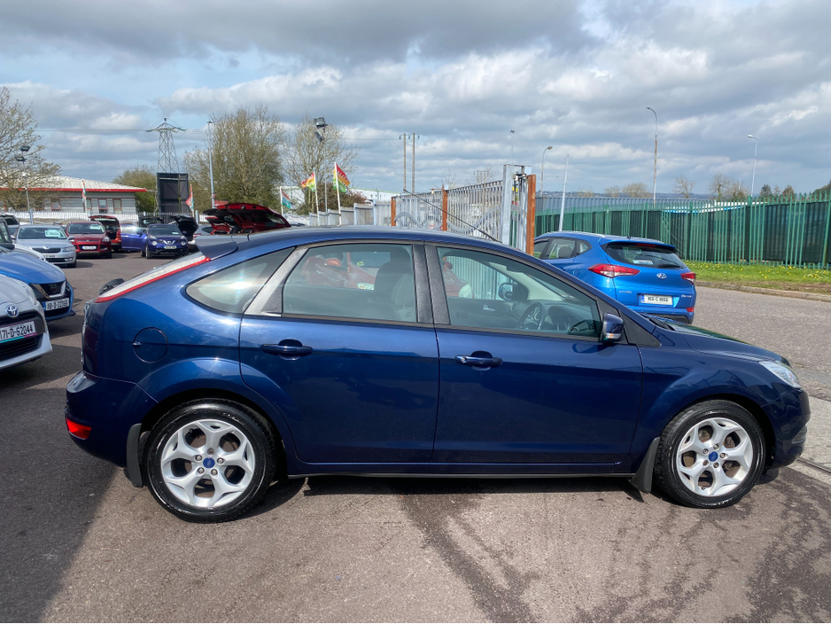 2011 Ford Focus - image 3