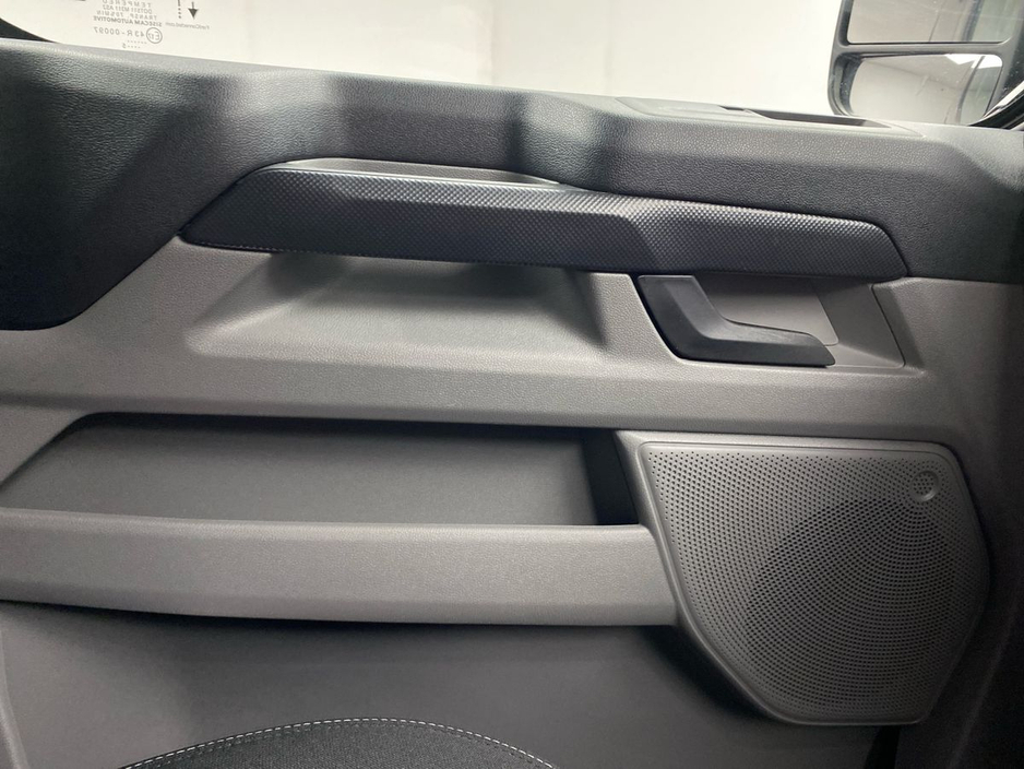 2025 Ford Transit Custom - image 11