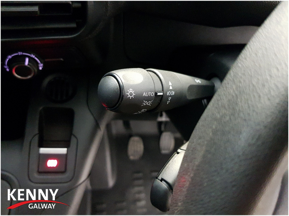 2024 Peugeot Partner - image 22