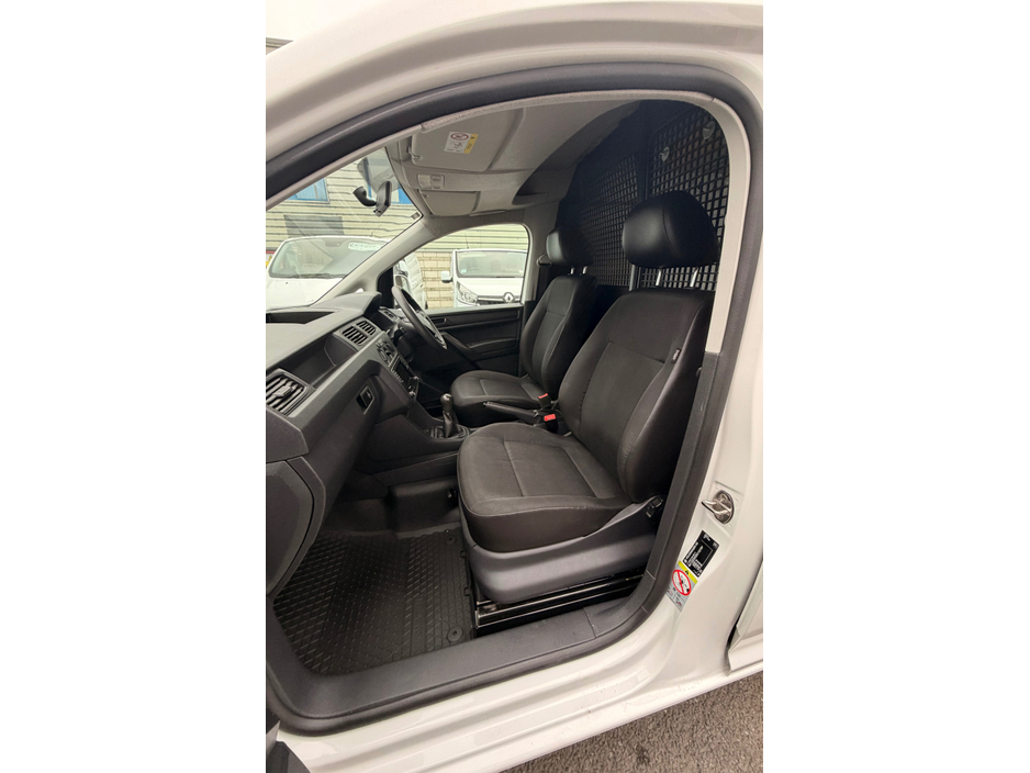 2019 Volkswagen Caddy - image 13