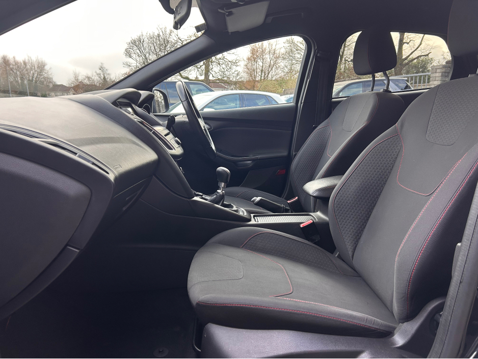 2018 Ford Focus - image 12