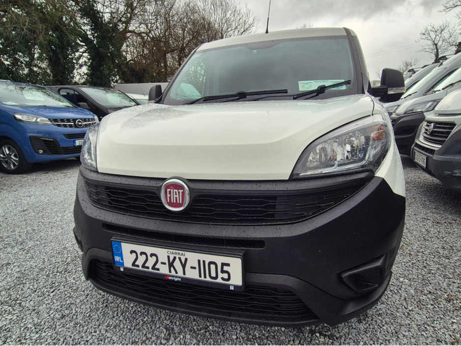 2022 Fiat Doblo - image 9