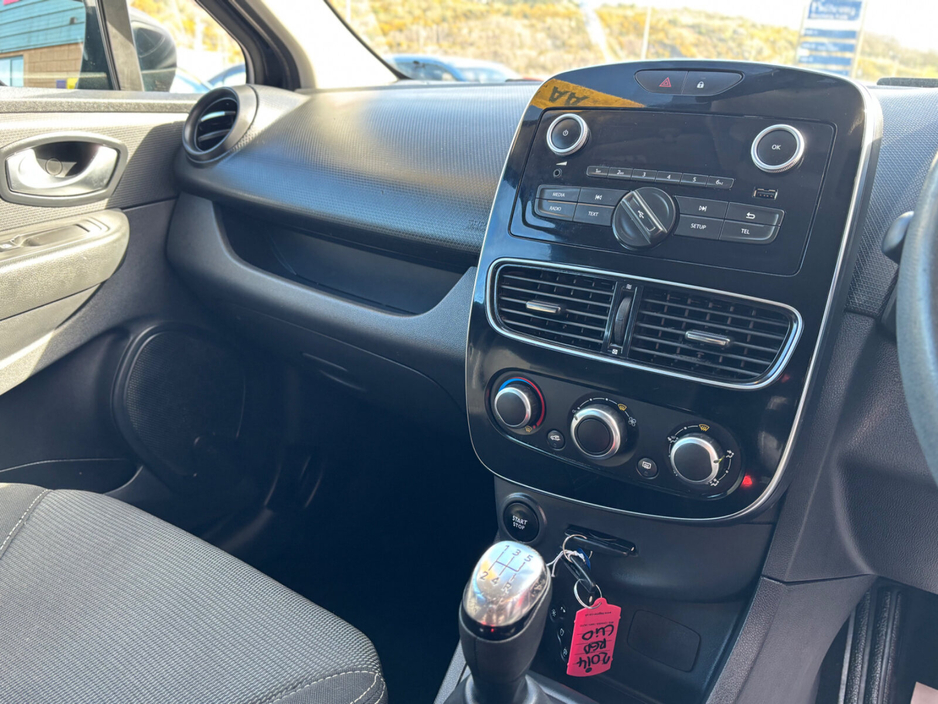 2017 Renault Clio - image 11
