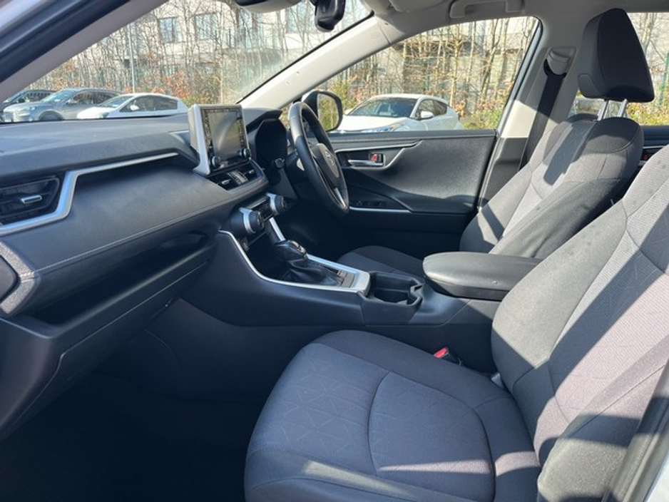 2021 Toyota Rav4 - image 6