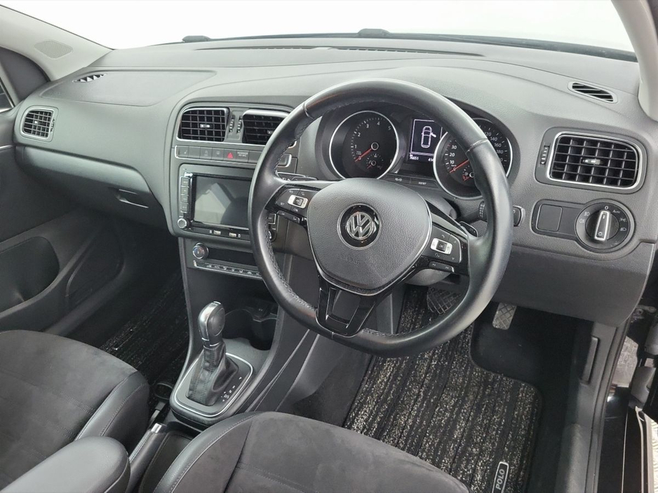 2017 Volkswagen Polo - image 9