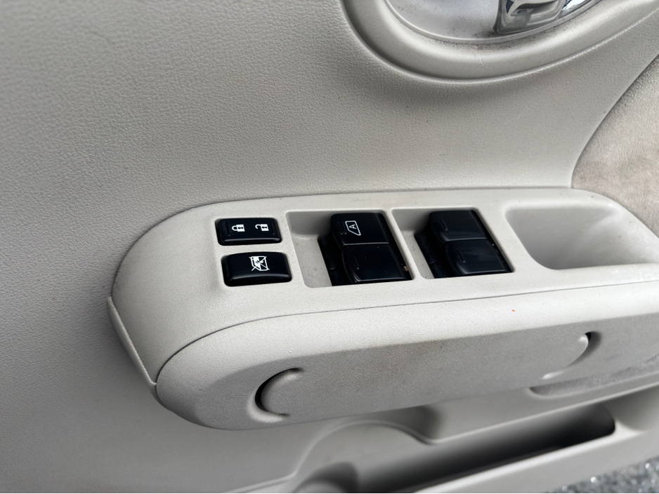 2013 Nissan Cube - image 7