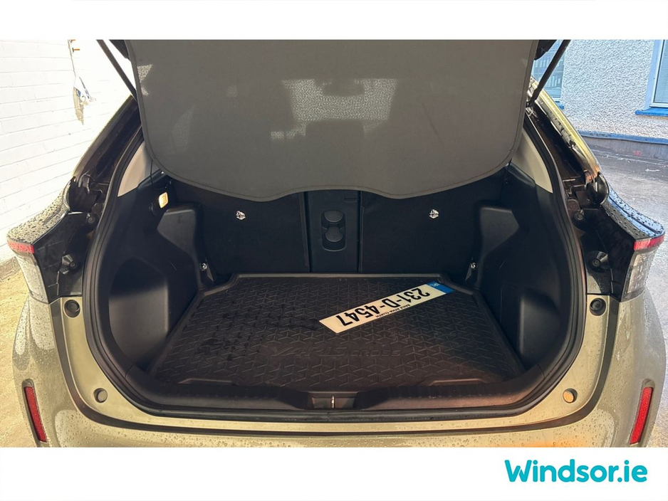 2023 Toyota Yaris Cross 1.5 Hybrid Sol €30,995