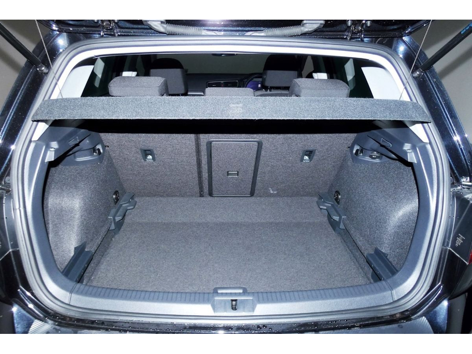 2015 Volkswagen Golf - image 26