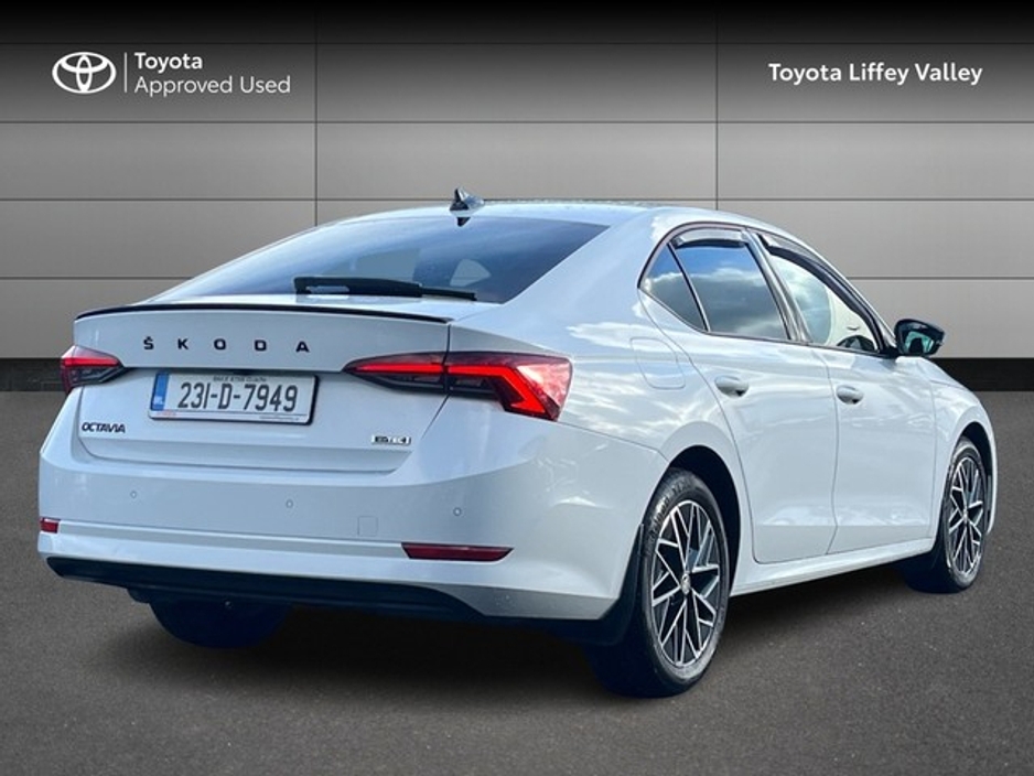 2023 Skoda Octavia - image 2