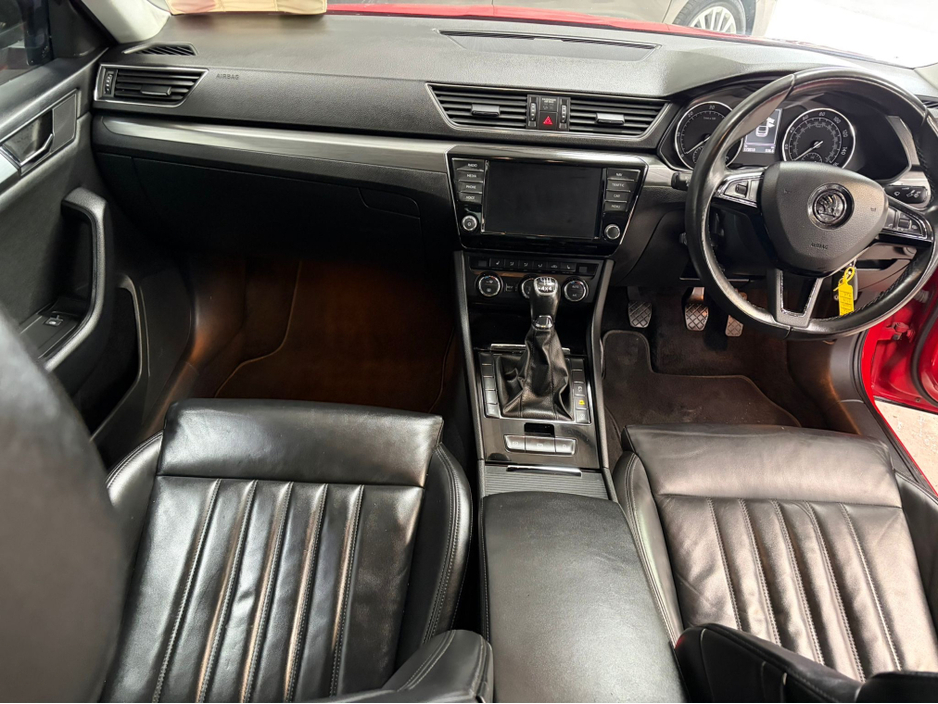 2017 Skoda Superb - image 6